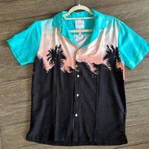 Unworn button down Hawaiian shirt